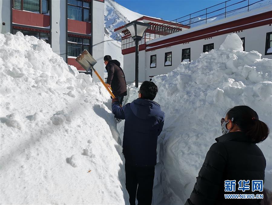 （圖文互動(dòng)）（1）西藏日喀則普降暴雪 電力交通逐步恢復(fù)無人員傷亡