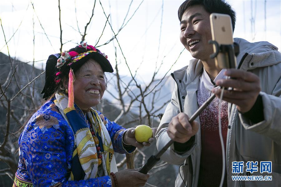 （新華全媒頭條·迎接兩會(huì)特別報(bào)道·圖文互動(dòng)）（12）不同尋常的兩會(huì) 萬眾一心的力量——寫在2020年全國(guó)兩會(huì)召開之際