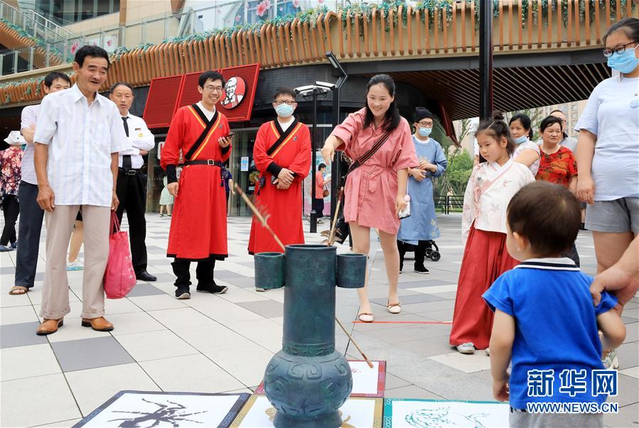 （新華全媒頭條·圖文互動）（6）線上線下消費升溫 文旅活動邁上“云端”——端午假期透視我國經(jīng)濟(jì)高質(zhì)量發(fā)展新動力