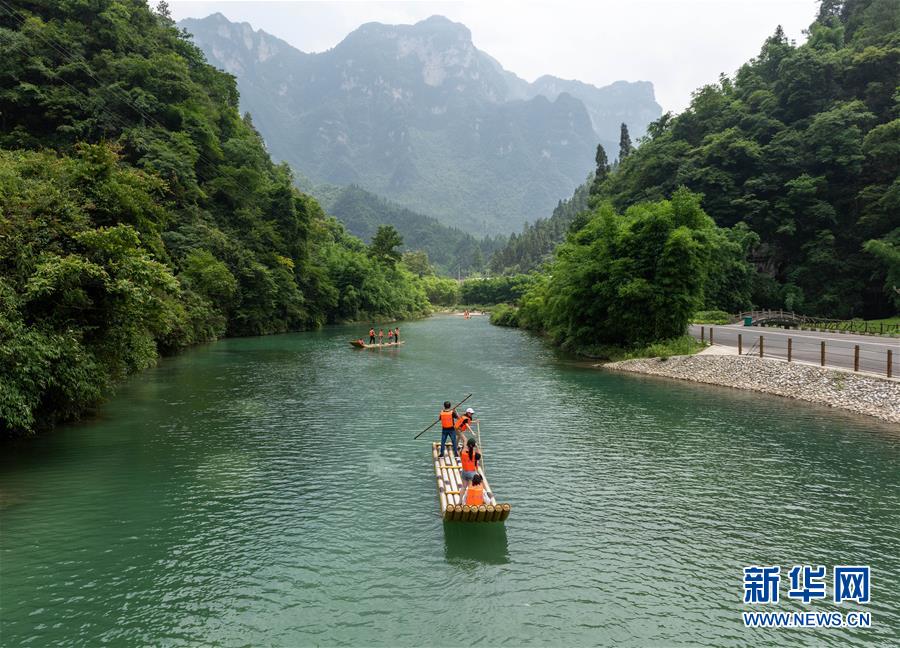 （新華全媒頭條·圖文互動）（1）線上線下消費升溫 文旅活動邁上“云端”——端午假期透視我國經(jīng)濟(jì)高質(zhì)量發(fā)展新動力