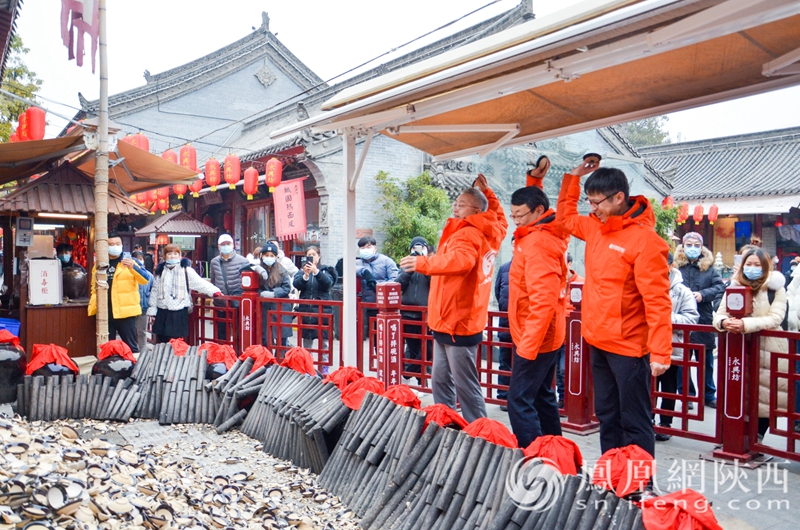 走讀團(tuán)體驗(yàn)永興坊摔碗酒