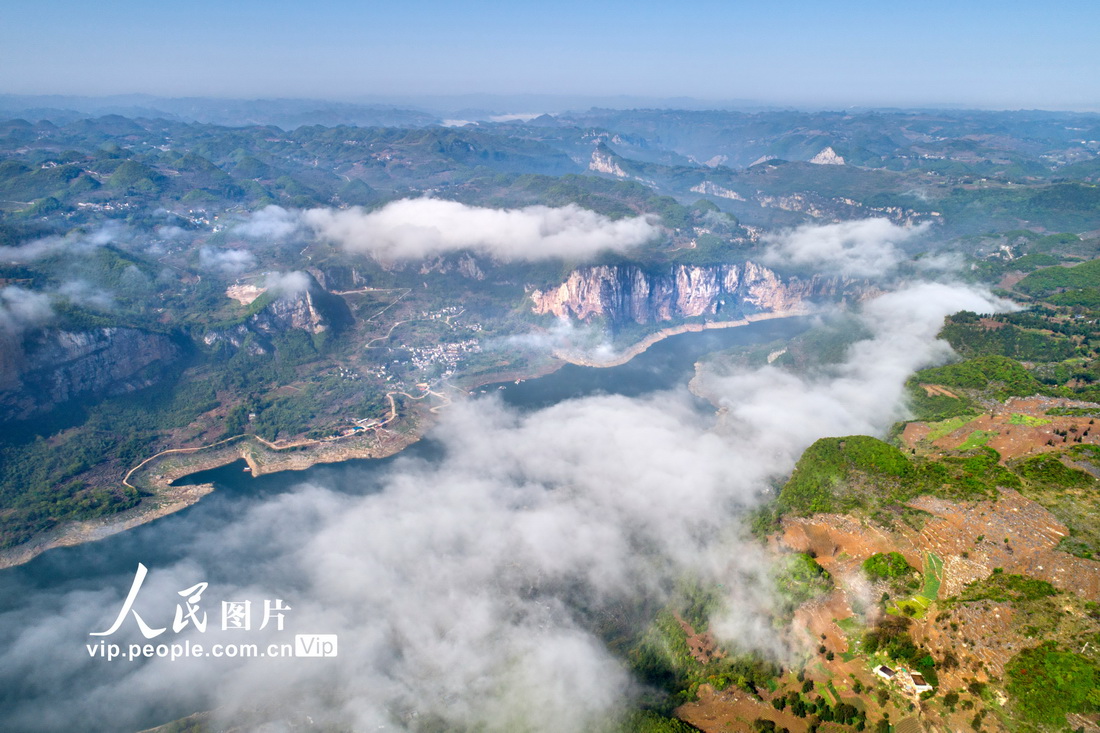 2022年4月3日拍攝的貴州省黔西市新仁苗族鄉(xiāng)境內(nèi)的烏江一級支流六沖河。